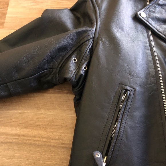 Like New Men’s Black Leather Motorcycle Jacket - Picture 2 of 9